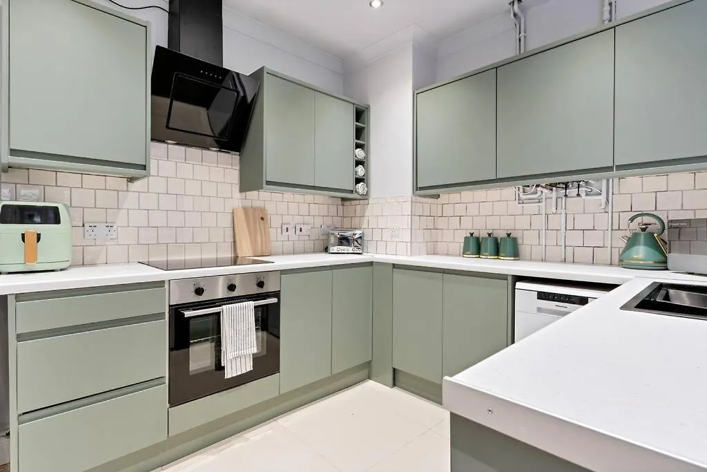 Liz'S 4 Bed House: Close To The Motor Point Arena 诺丁汉 0*,
