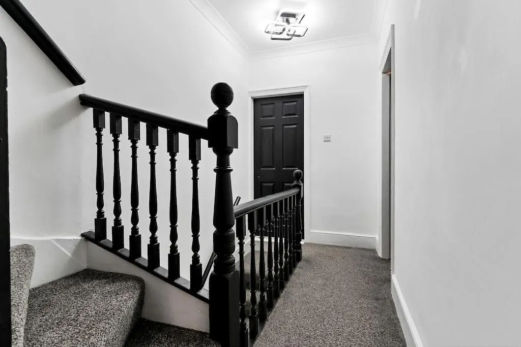 Liz'S 4 Bed House: Close To The Motor Point Arena 诺丁汉 0*,