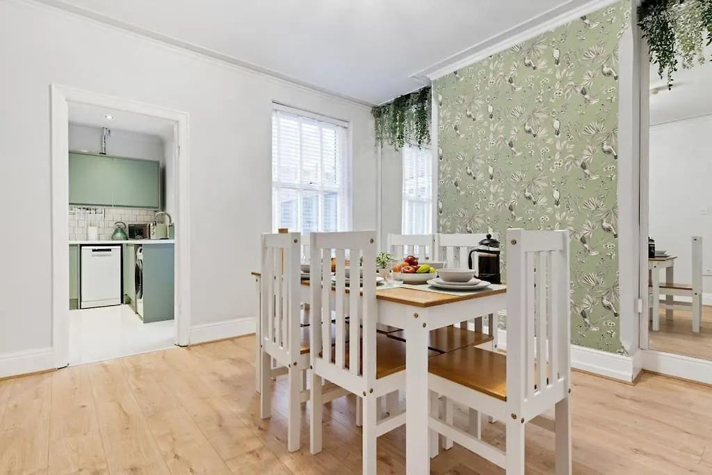 Semesterbostad Liz'S 4 Bed House: Close To The Motor Point Arena Nottingham Storbritannien