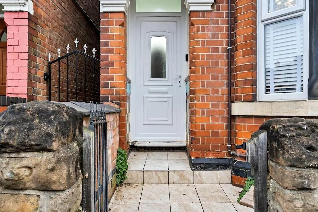 Liz'S 4 Bed House: Close To The Motor Point Arena Nottingham Semesterbostad